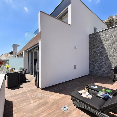 Penthouse Beyond Amadores Daire