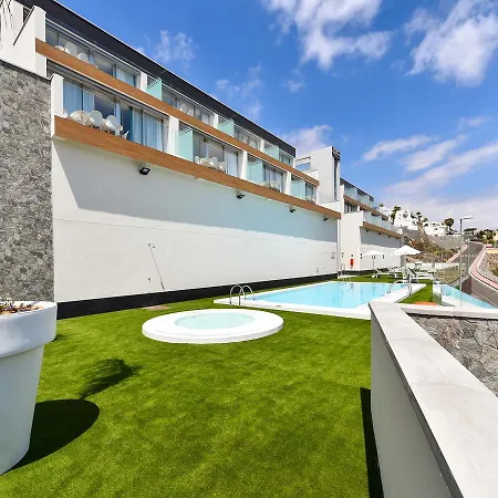 Penthouse Beyond Amadores Apartment